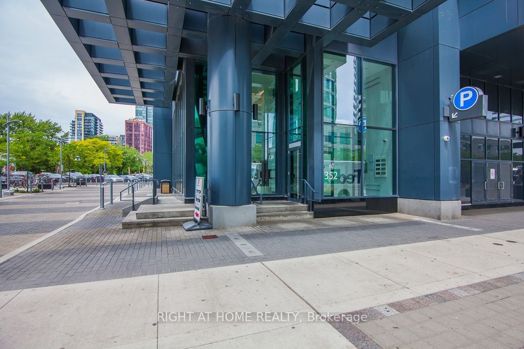 352 Front St W, unit 1919 for rent