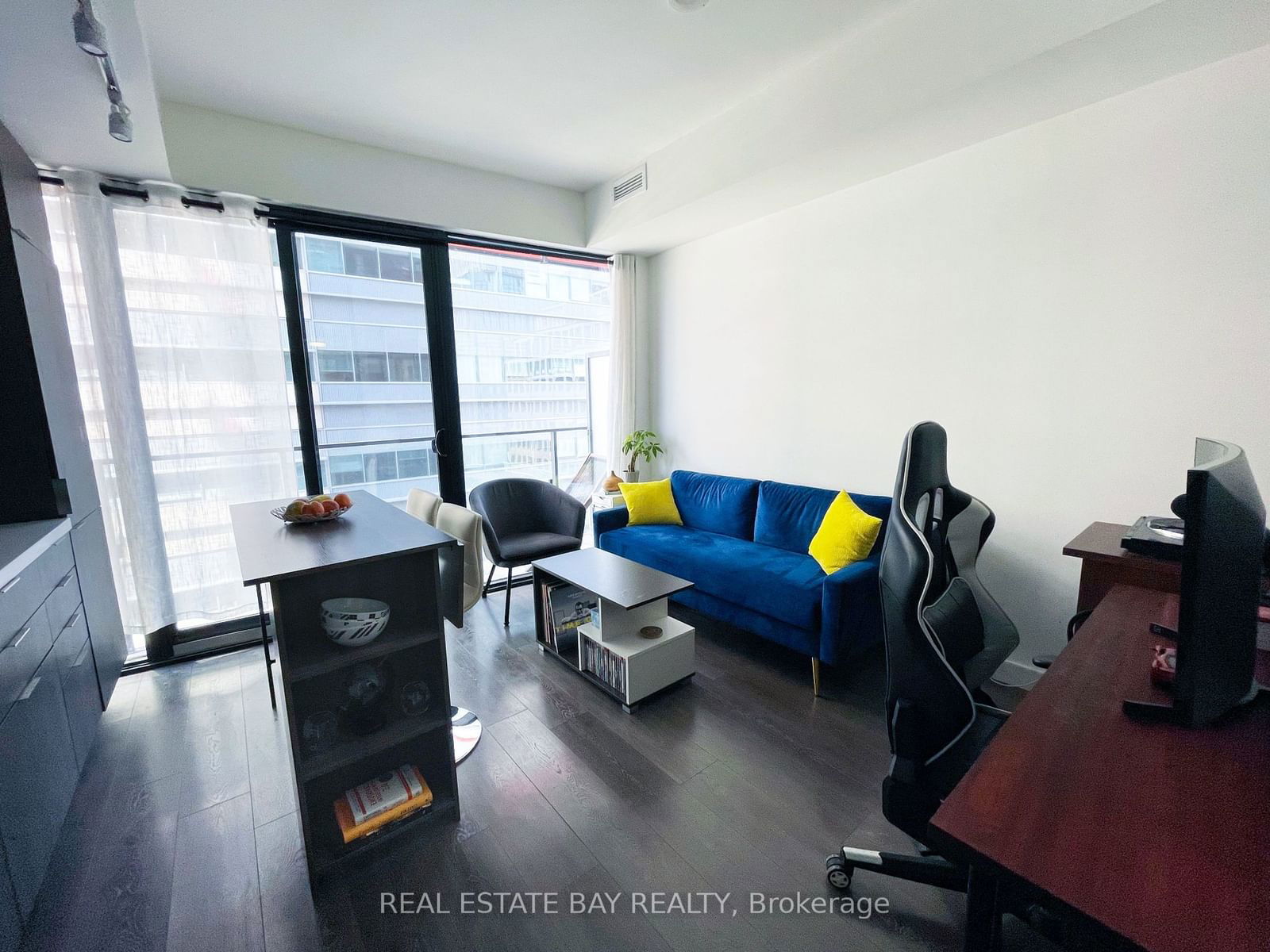 215 Queen St W, unit 606 for rent - image #2