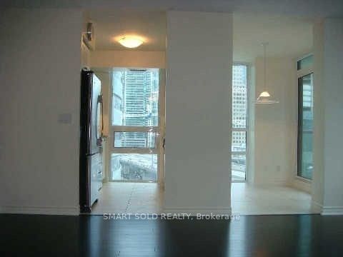 19 Grand Trunk Cres, unit 1610 for rent - image #3