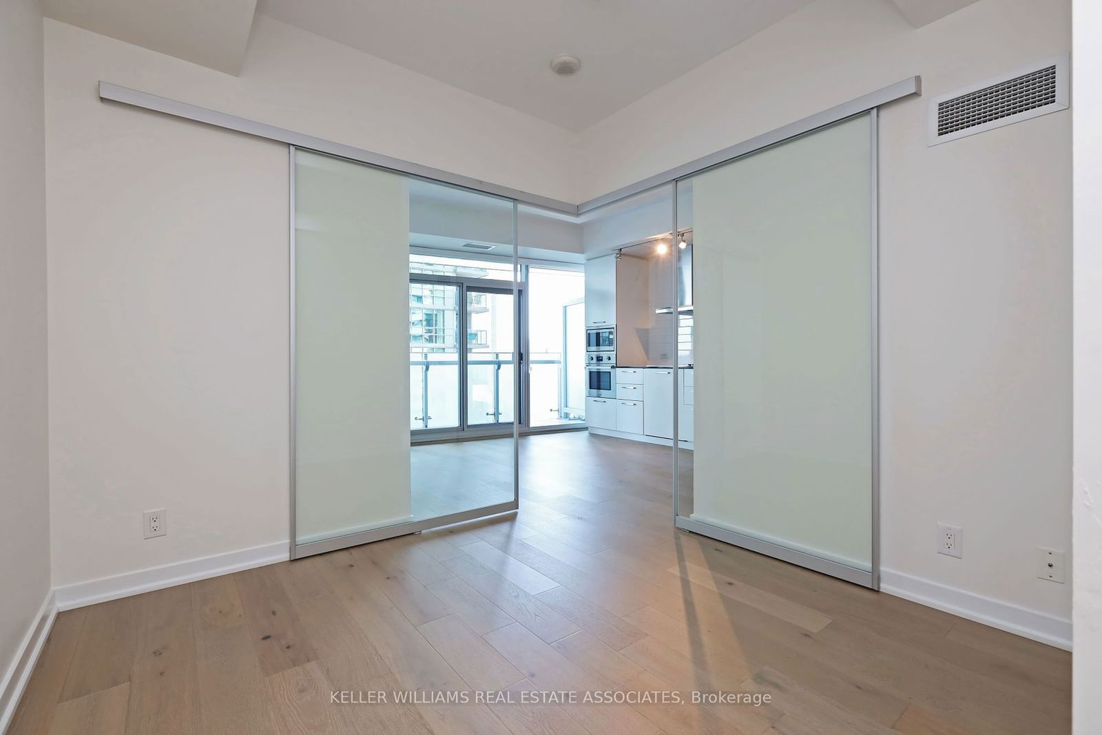 12 York St, unit 1706 for rent - image #16