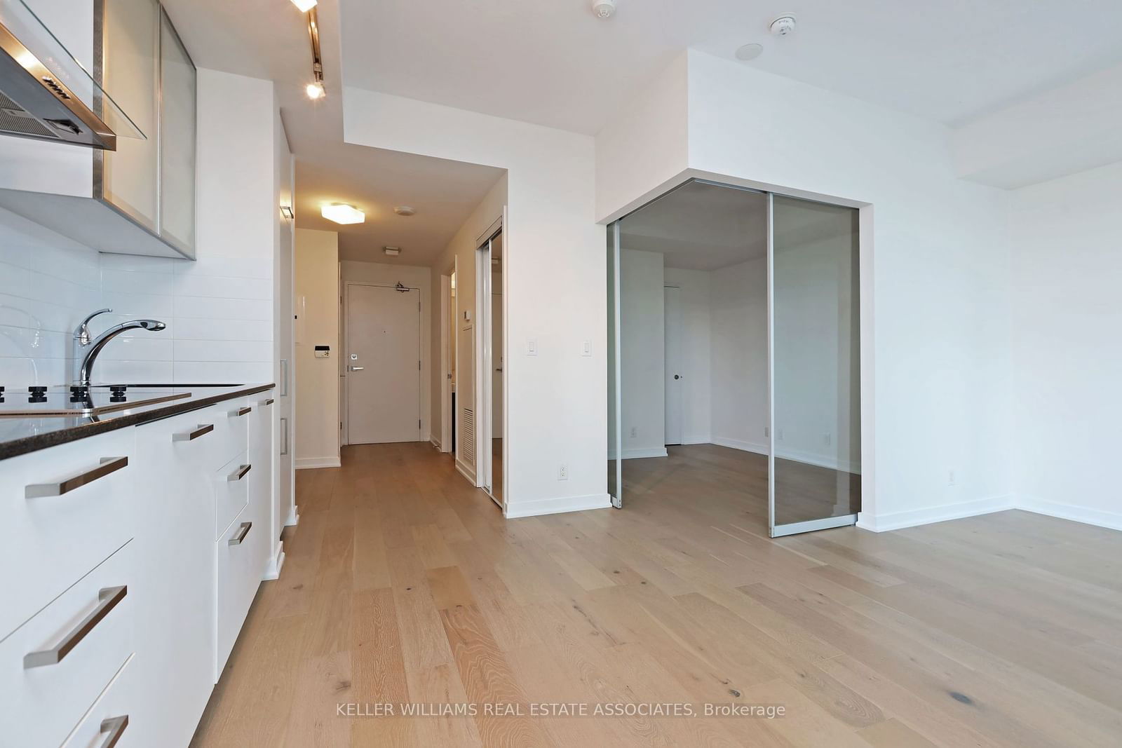 12 York St, unit 1706 for rent - image #9