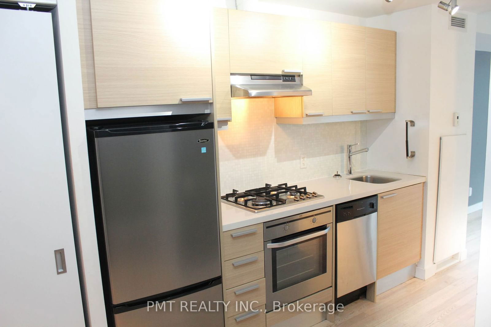 25 Oxley St, unit 605 for rent - image #3