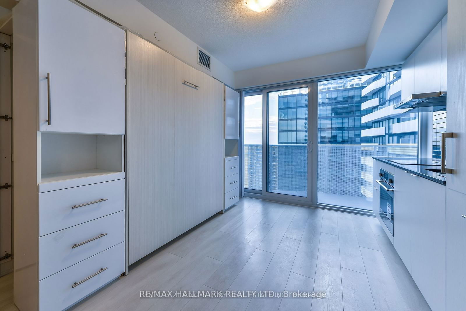 88 Harbour St, unit 4111 for rent - image #2