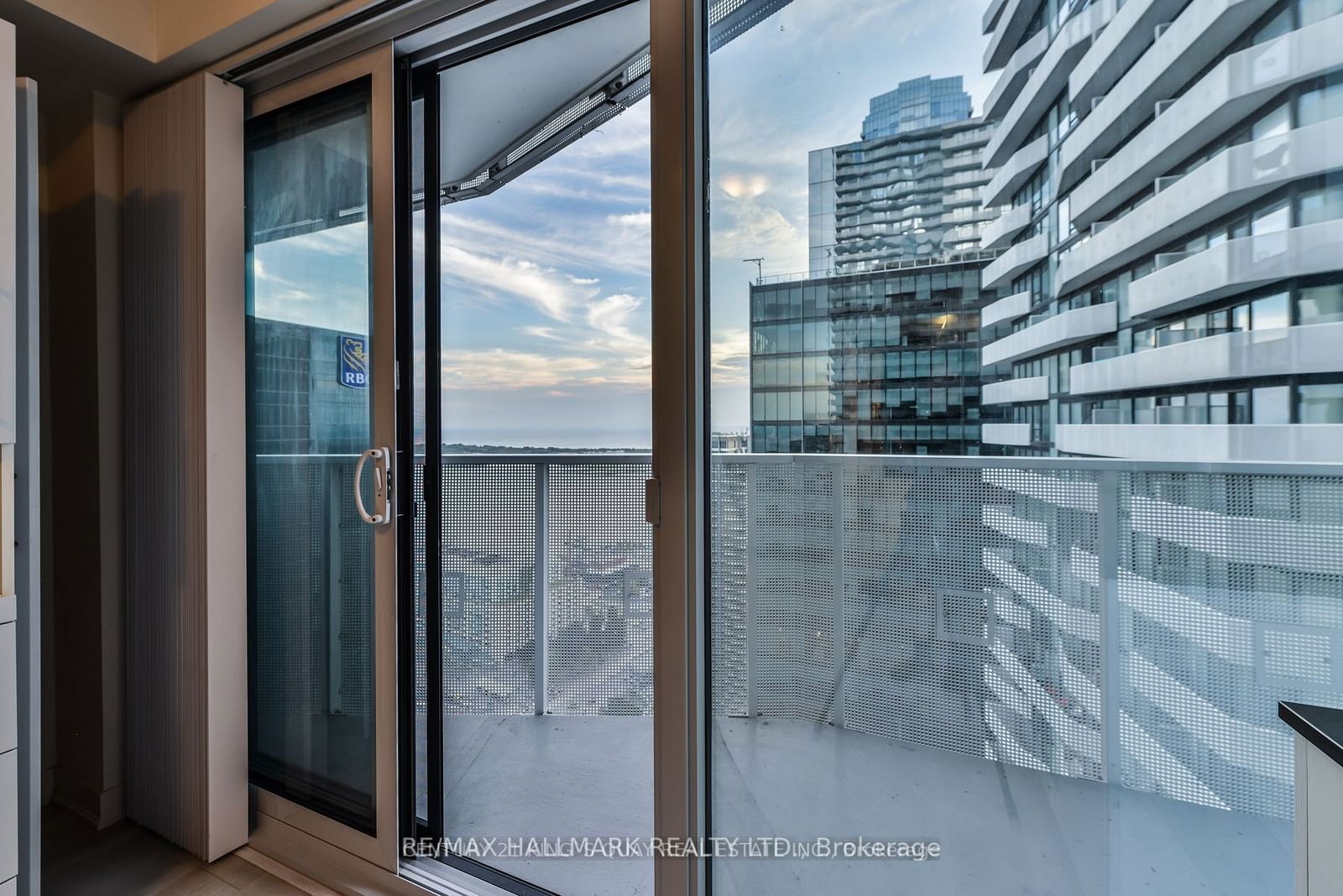 88 Harbour St, unit 4111 for rent - image #8