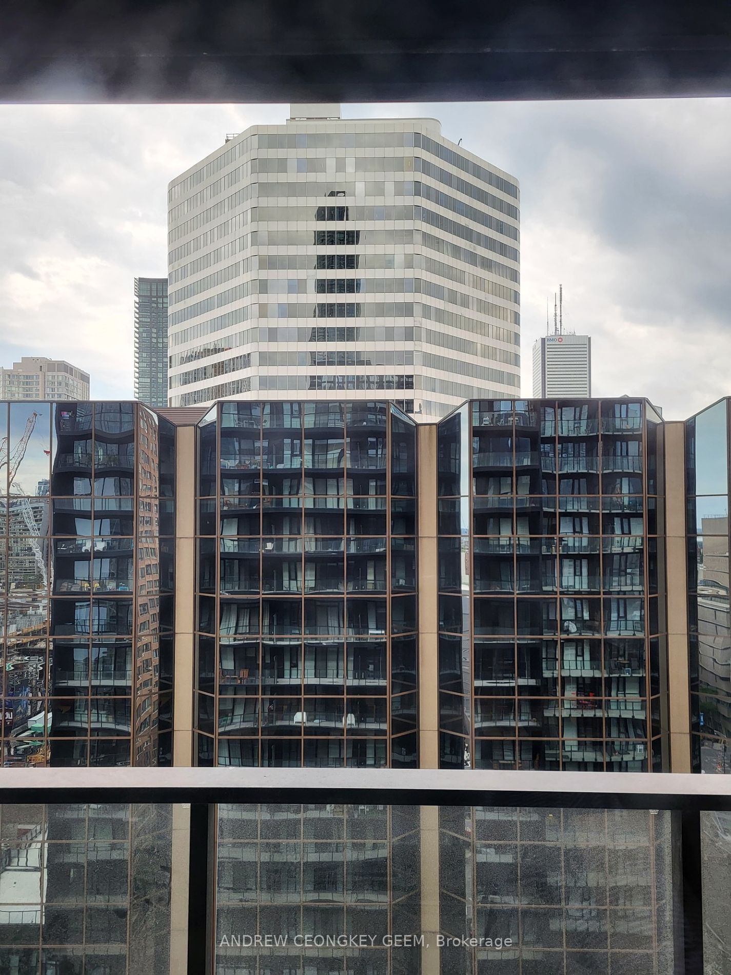 20 Edward St, unit 1406 for rent