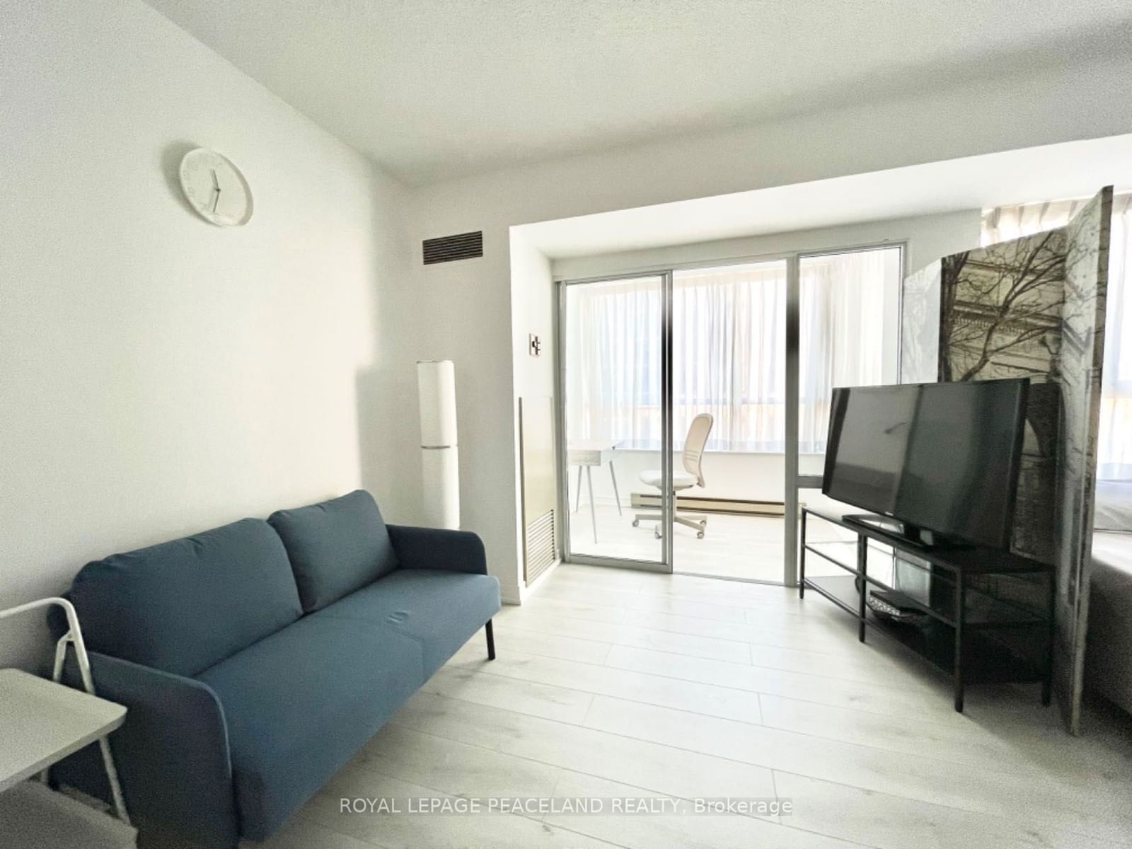 711 Bay St, unit 1517 for rent