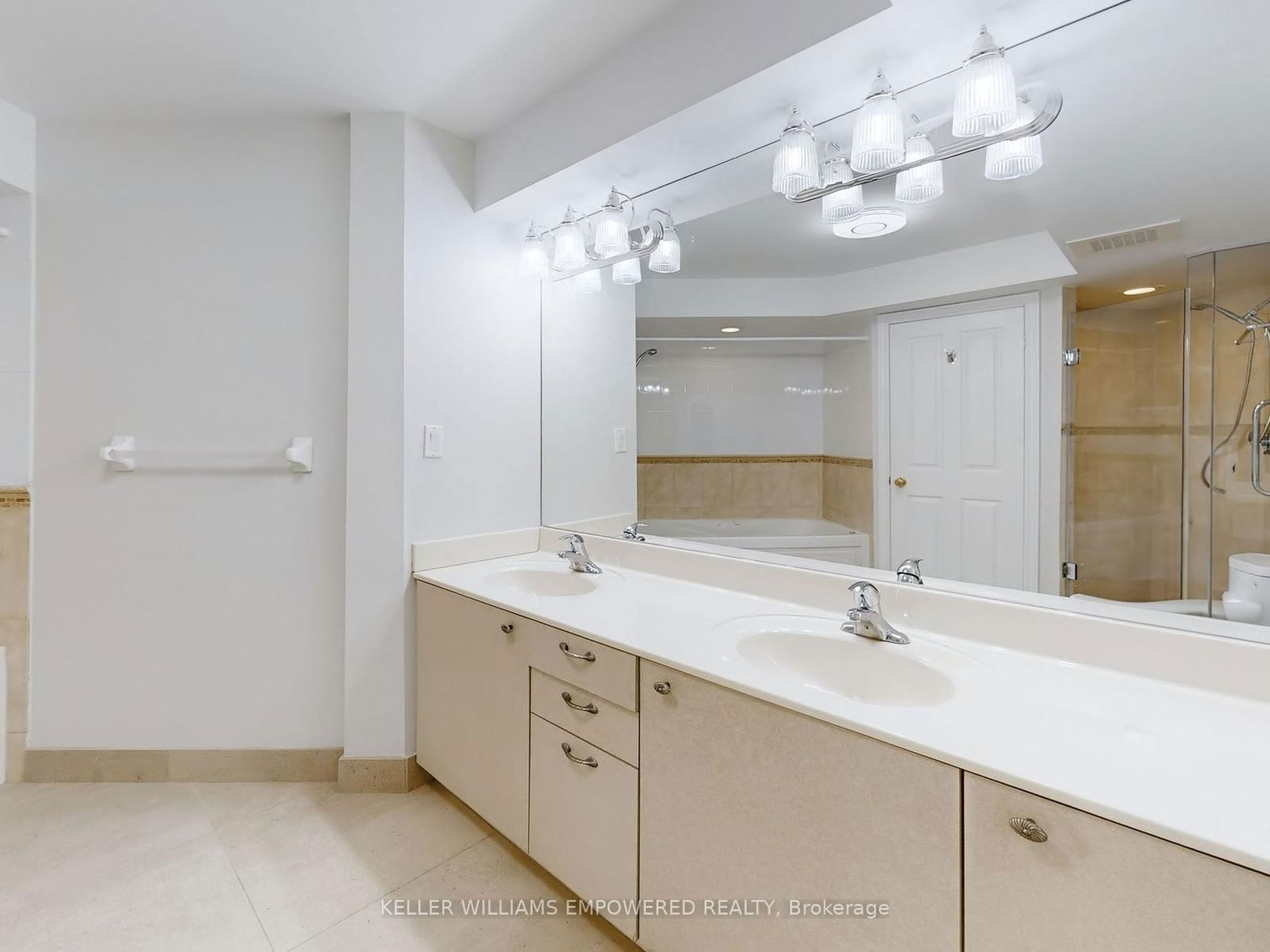 3181 Bayview Ave, unit 105 for sale