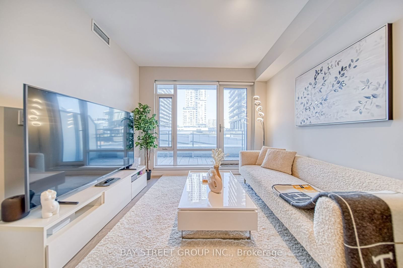 21 Widmer St, unit 704 for sale - image #14