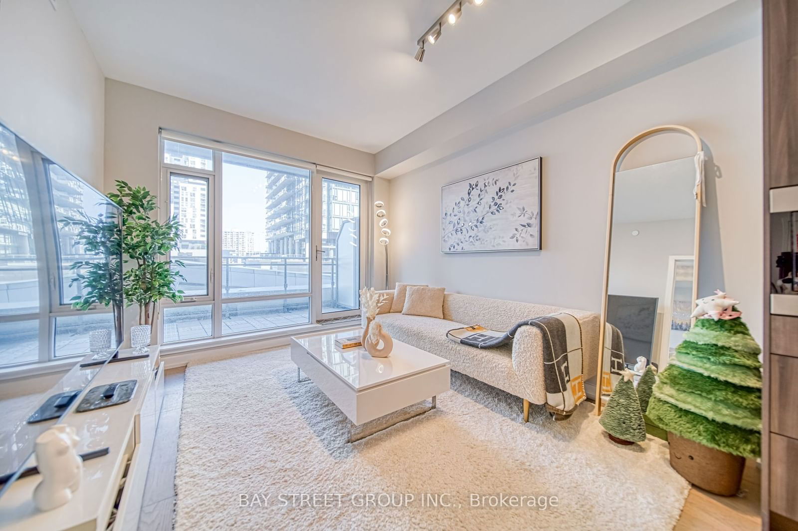 21 Widmer St, unit 704 for sale - image #15