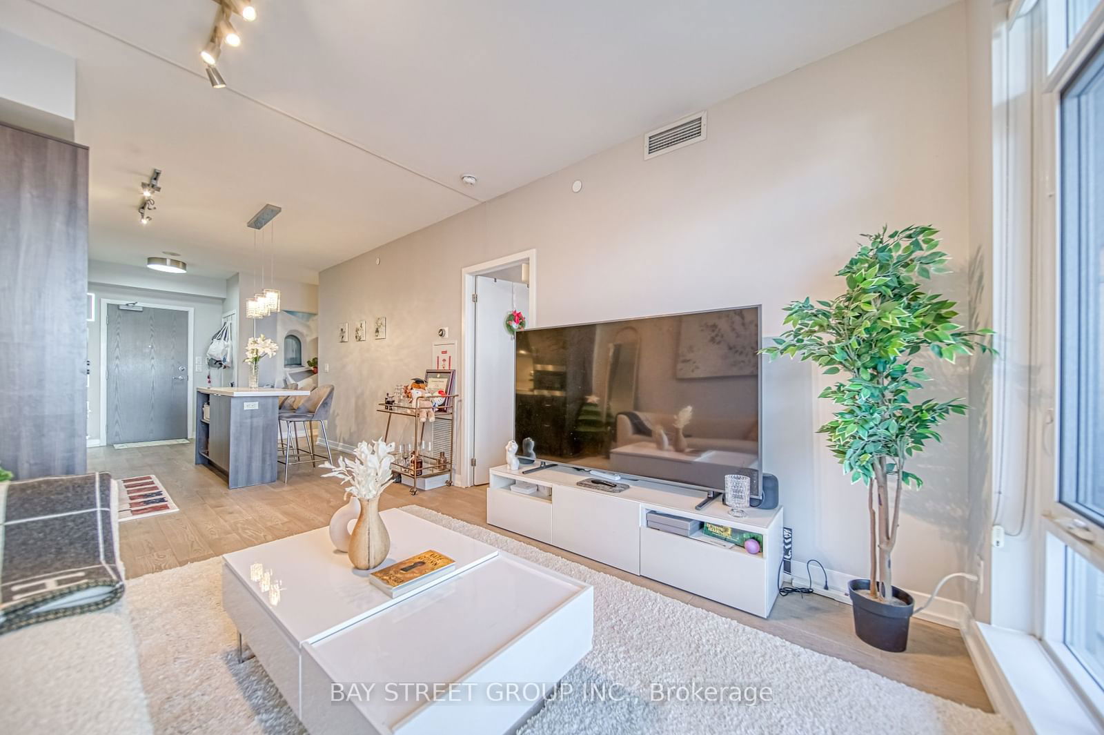 21 Widmer St, unit 704 for sale - image #17