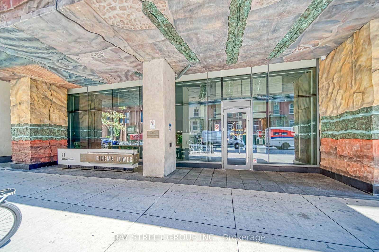 21 Widmer St, unit 704 for sale - image #3