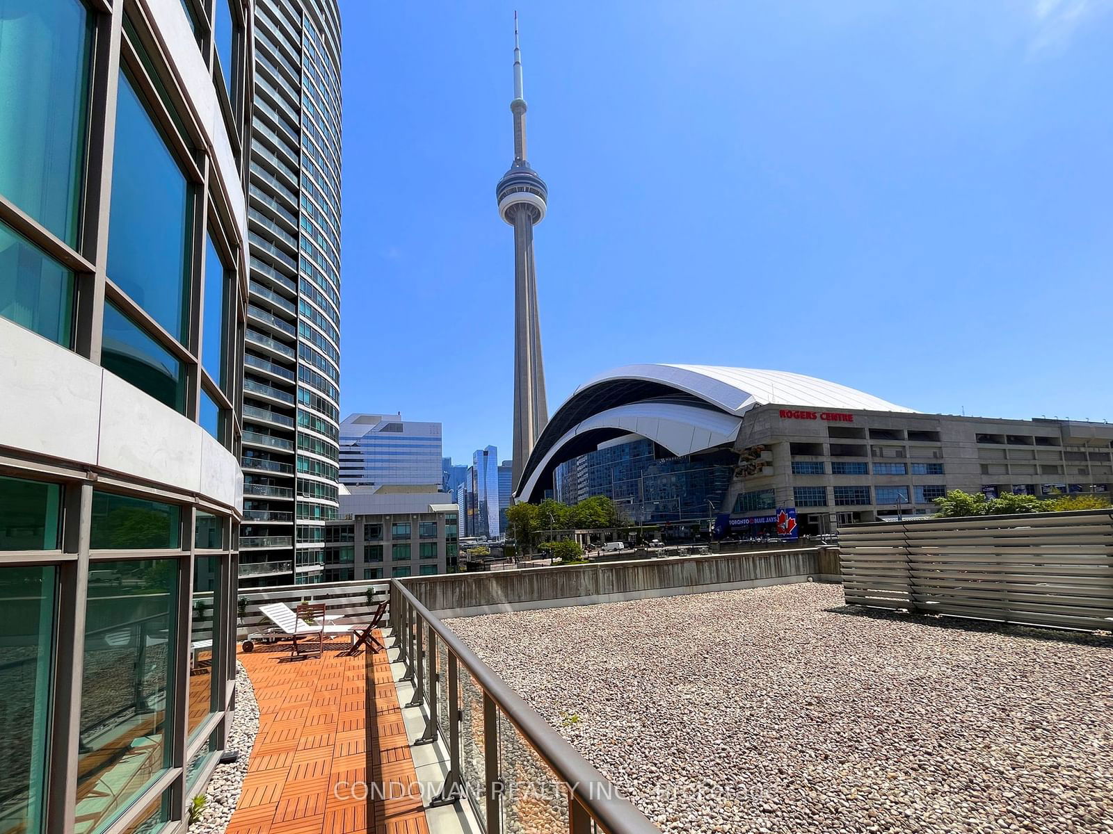 373 Front St W, unit 305 for sale