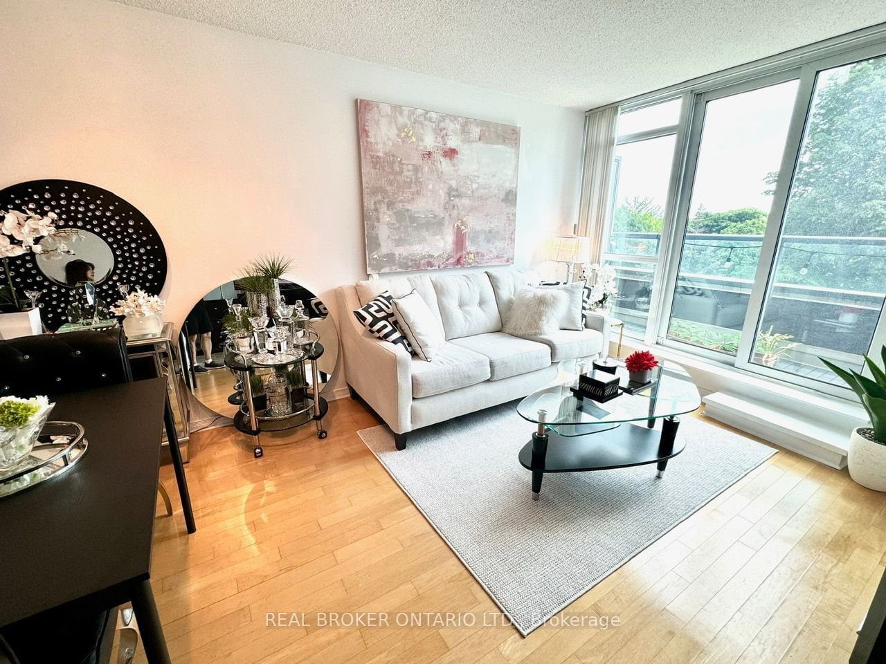 28 Harrison Garden Blvd, unit 312 for sale - image #3