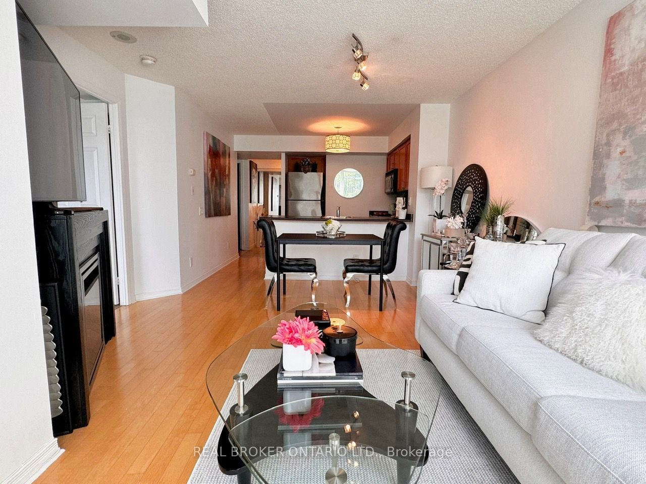 28 Harrison Garden Blvd, unit 312 for sale - image #4