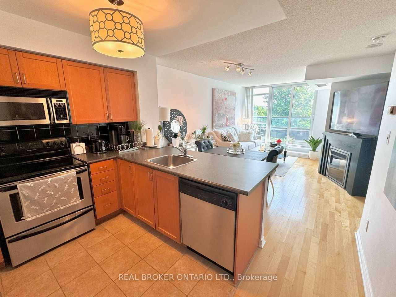 28 Harrison Garden Blvd, unit 312 for sale - image #6