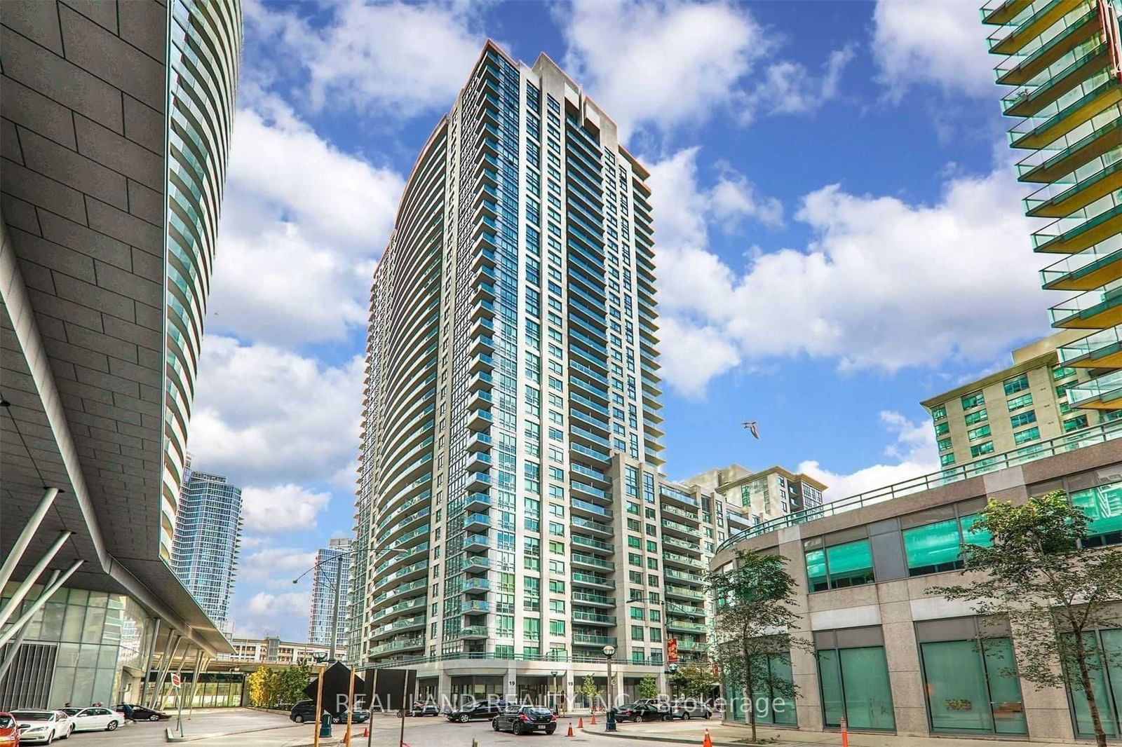 19 Grand Trunk Cres, unit 1006 for sale