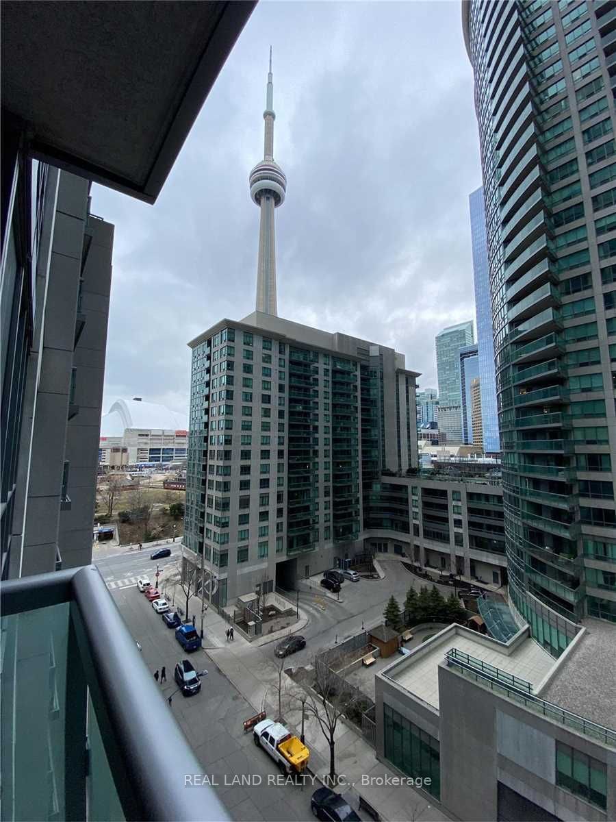 19 Grand Trunk Cres, unit 1006 for sale