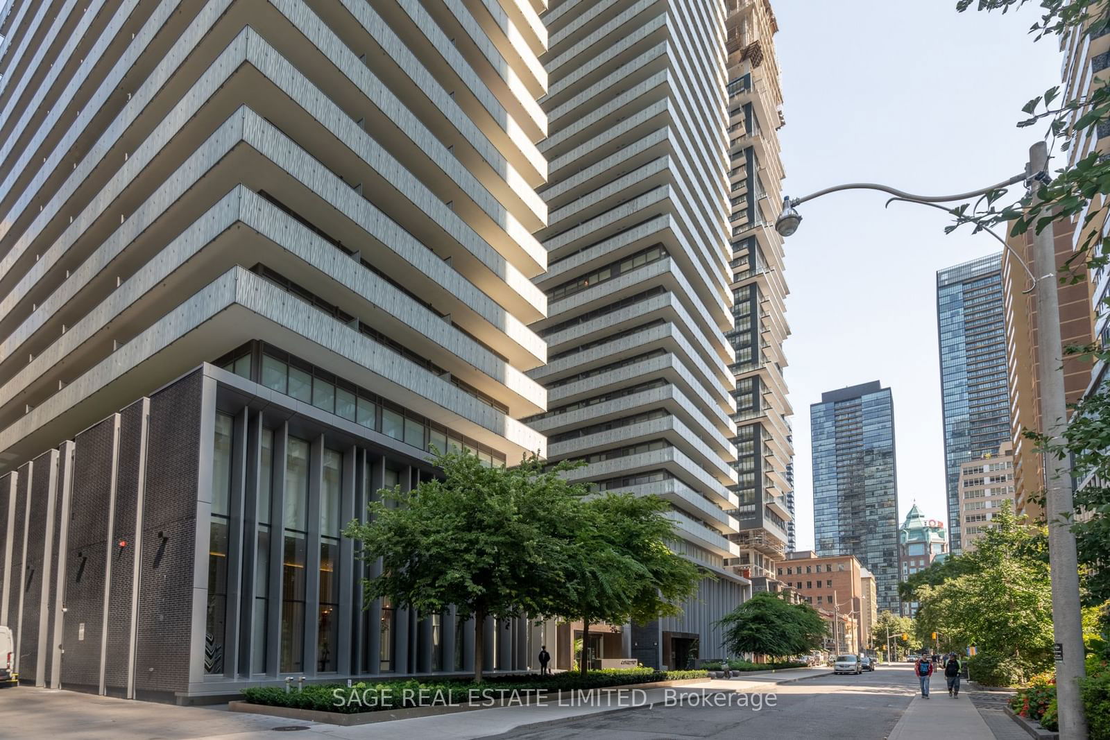 50 Charles St E, unit 404 for sale