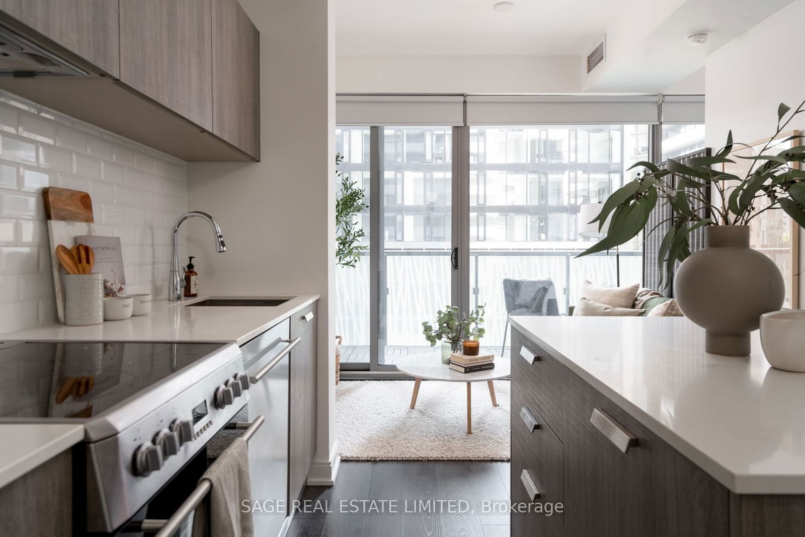 50 Charles St E, unit 404 for sale