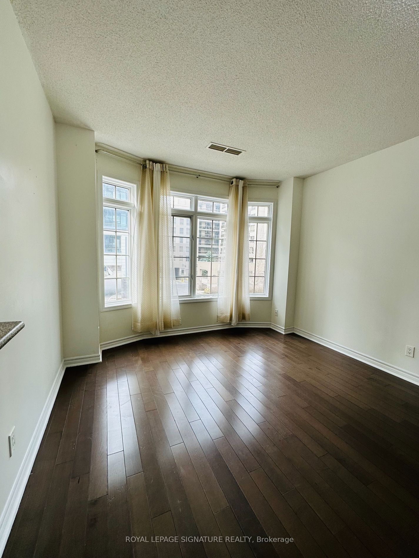 38 Kenaston Gdns, unit GV 205 for rent - image #10