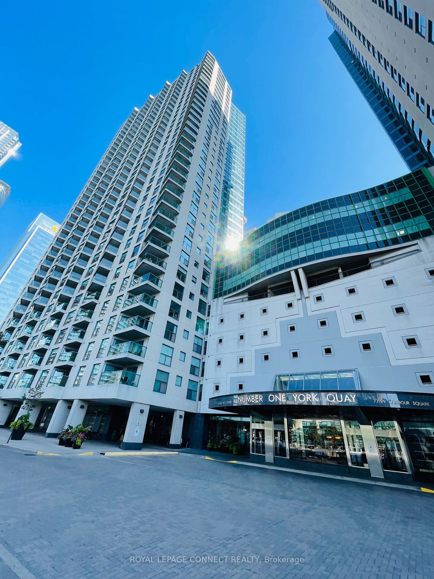 77 Harbour Sq, unit 2206 for rent