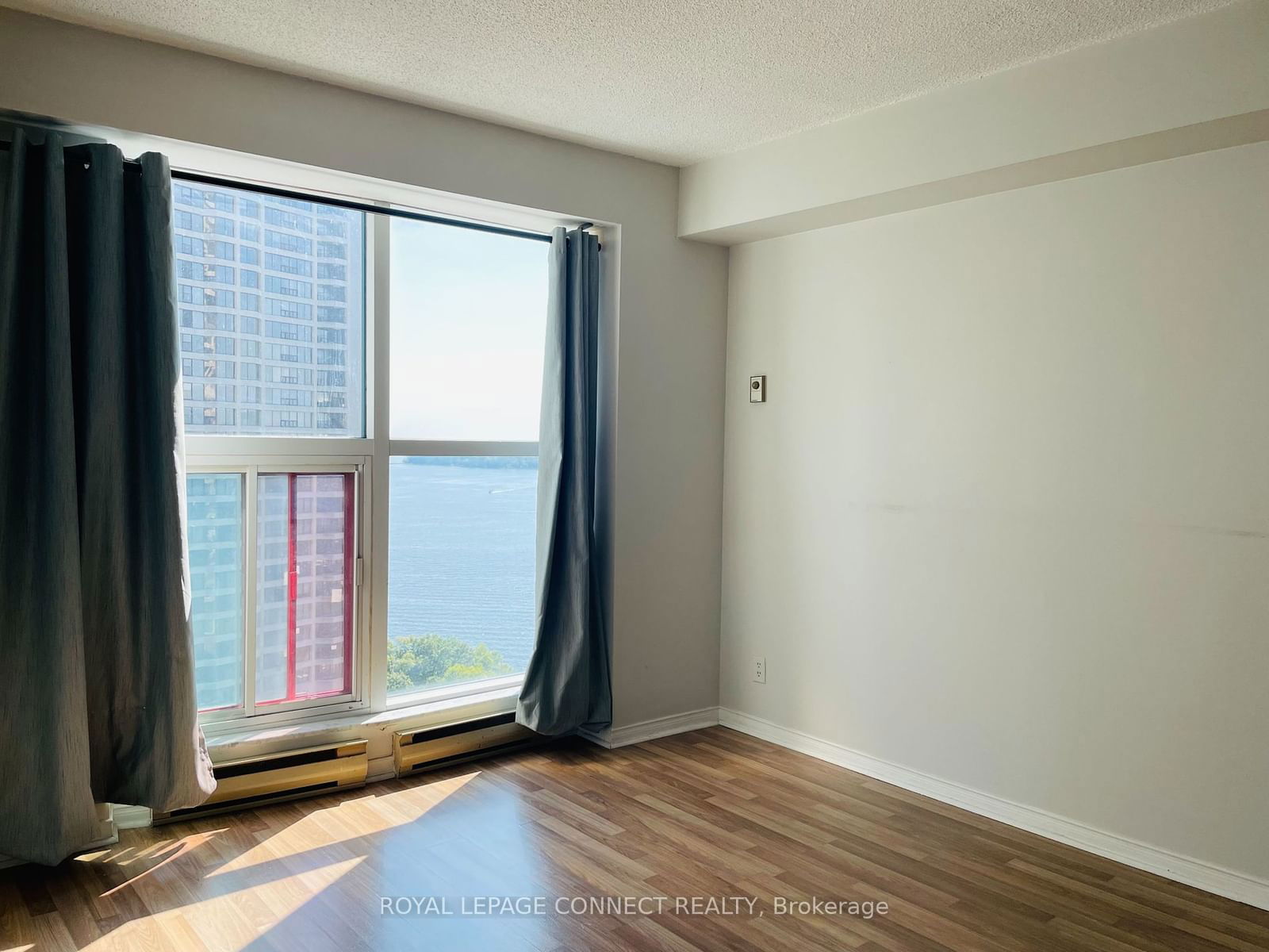 77 Harbour Sq, unit 2206 for rent - image #21