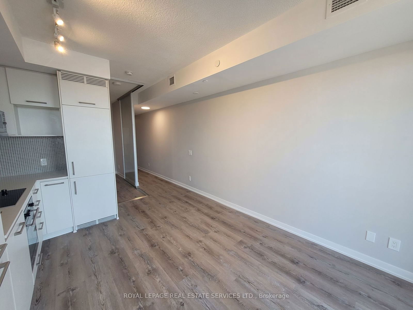 87 Peter St, unit 4203 for rent