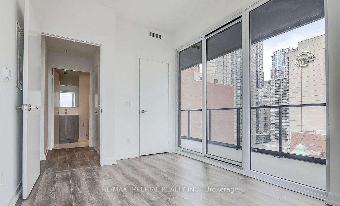 20 Edward St, unit 1502 for rent