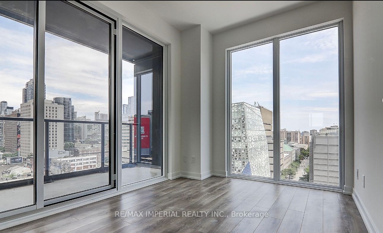 20 Edward St, unit 1502 for rent - image #2