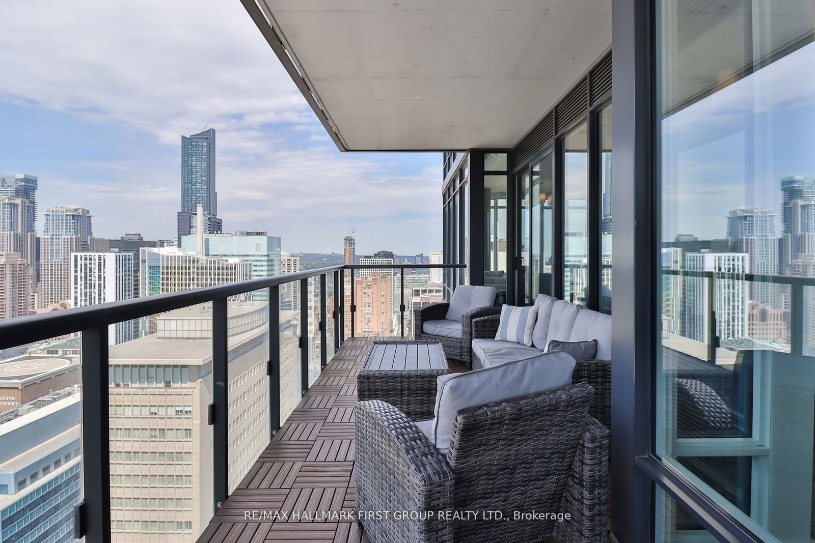 488 University Ave, unit 2402 for rent - image #27