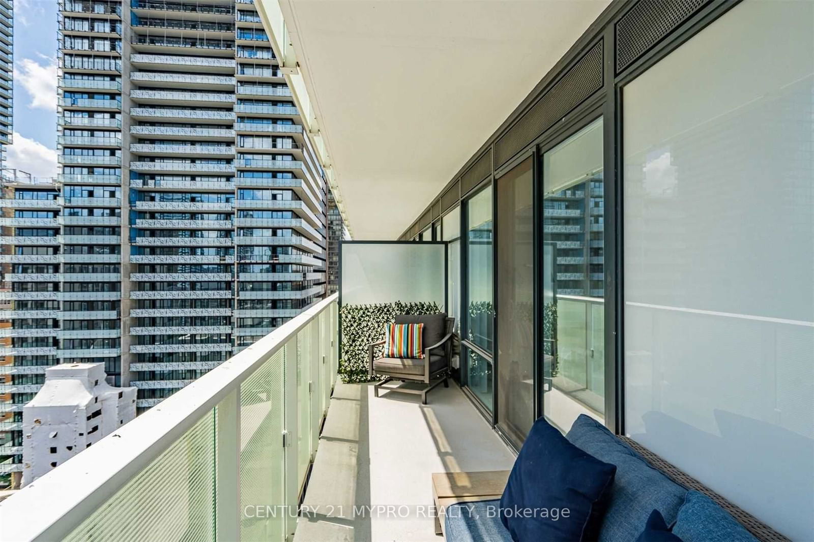 501 Yonge St, unit 1309 for rent