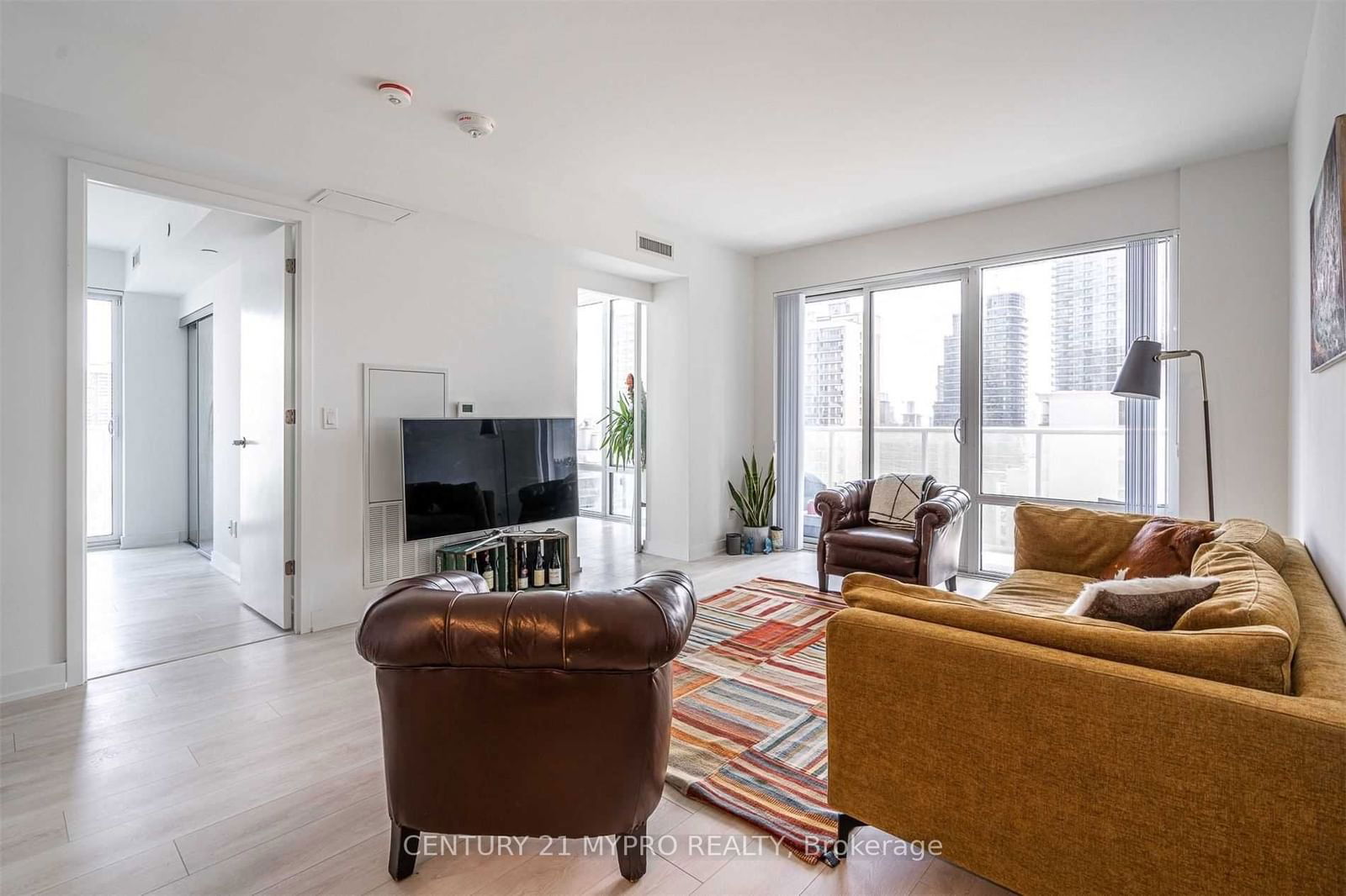 501 Yonge St, unit 1309 for rent - image #9