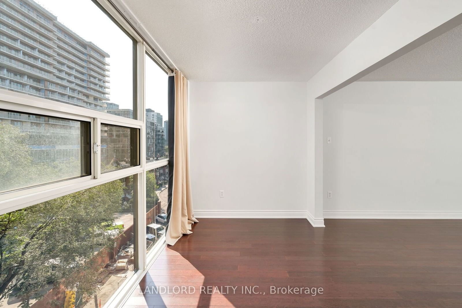 705 King St W, unit 603 for sale