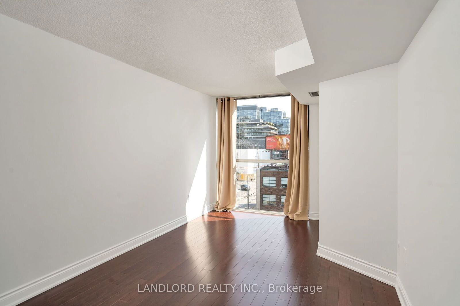 705 King St W, unit 603 for sale