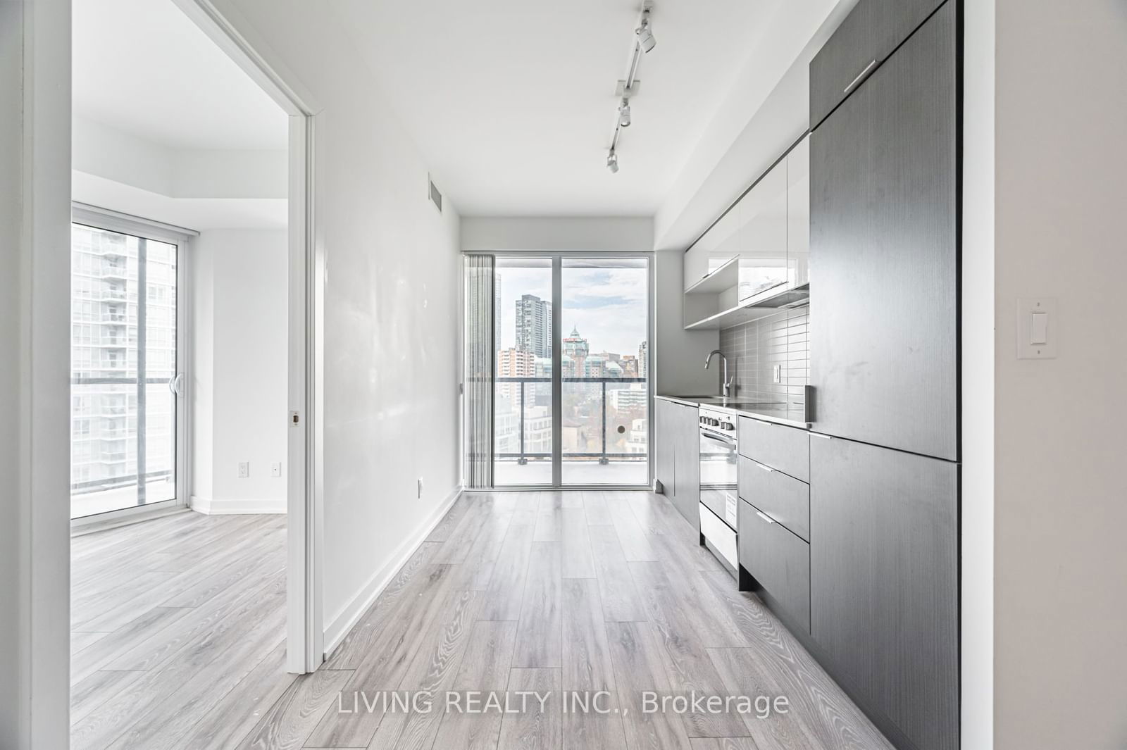 159 Wellesley St E, unit 609 for sale