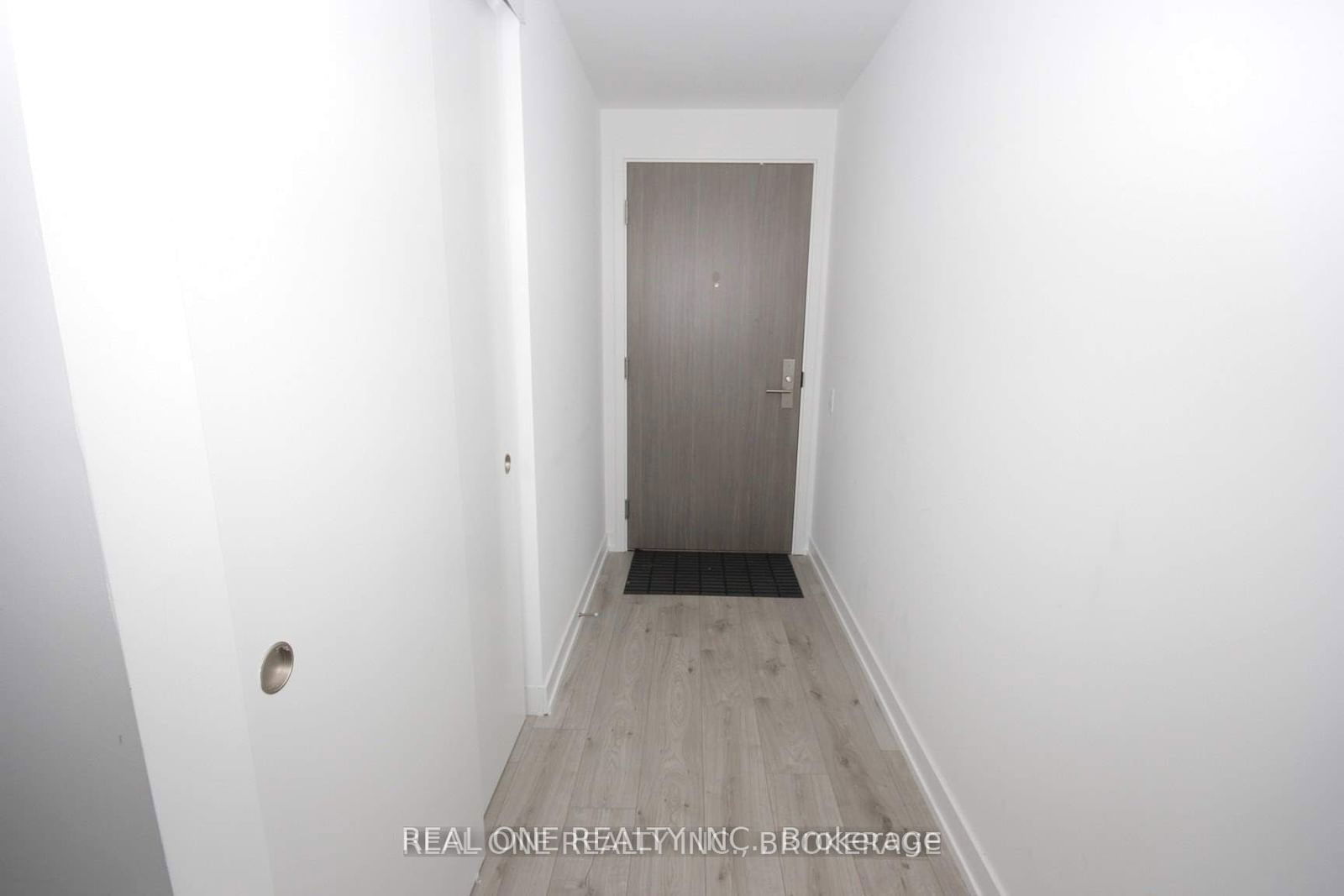 161 Roehampton Ave, unit 1910 for rent