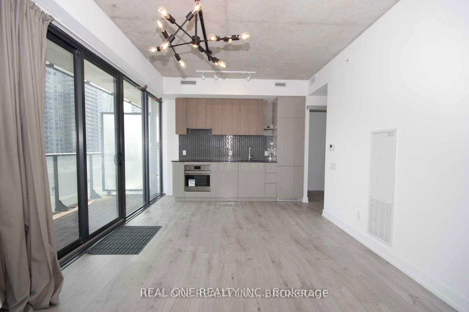 161 Roehampton Ave, unit 1910 for rent - image #5