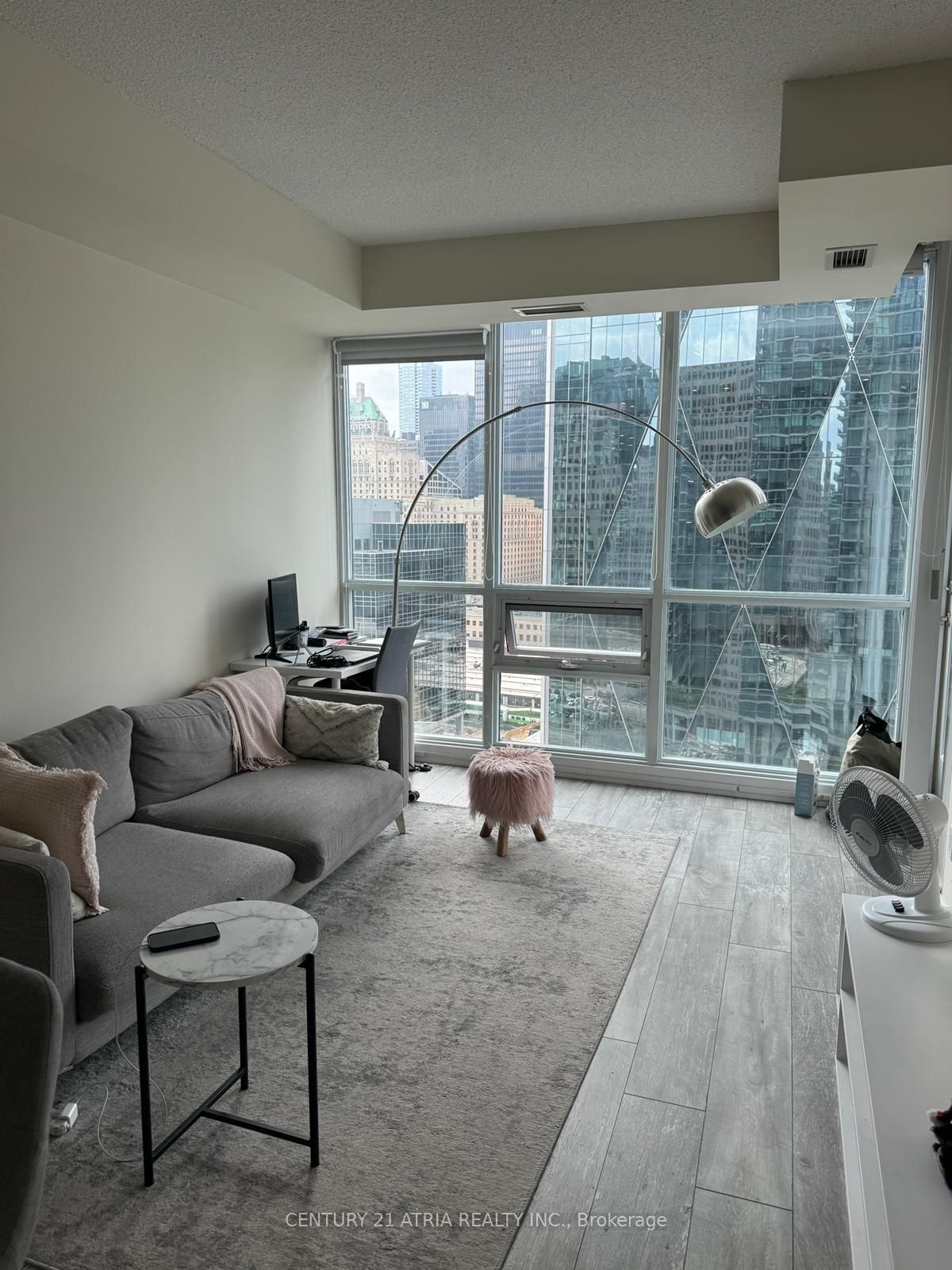 18 Harbour St, unit 2003 for rent