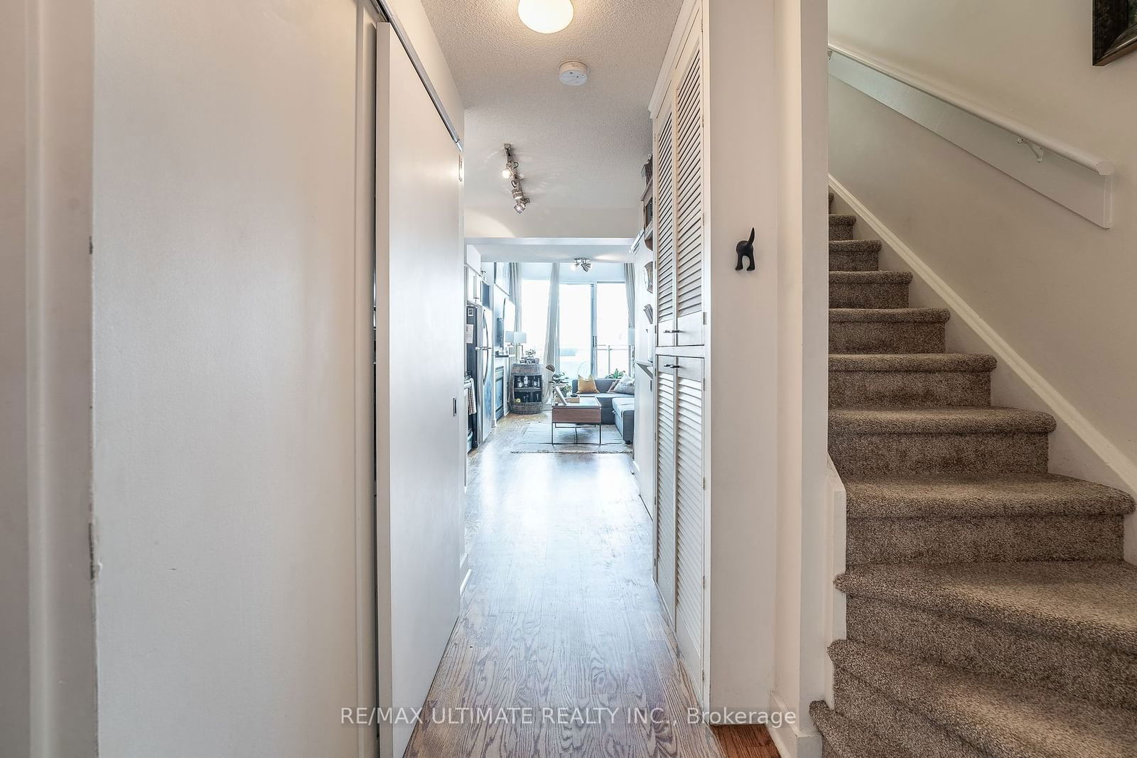 77 Lombard St, unit 508 for sale - image #2