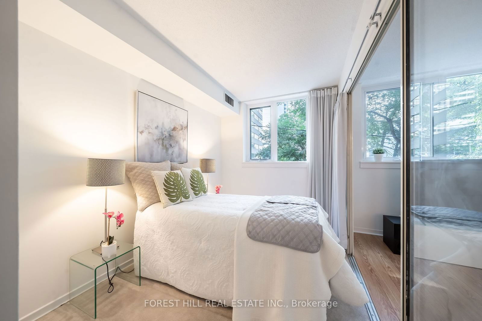 1055 Bay St, unit 201 for sale - image #17