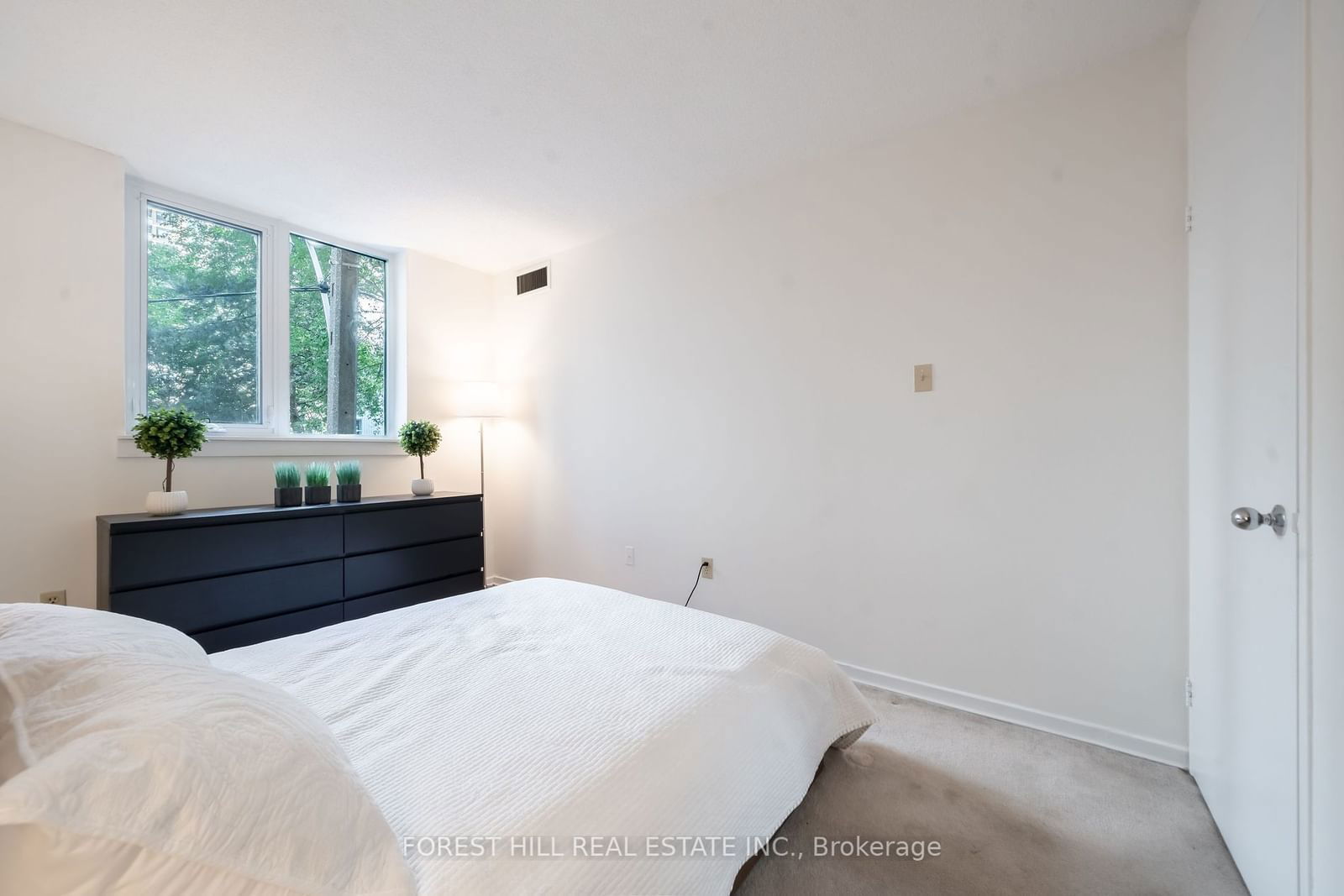 1055 Bay St, unit 201 for sale - image #8