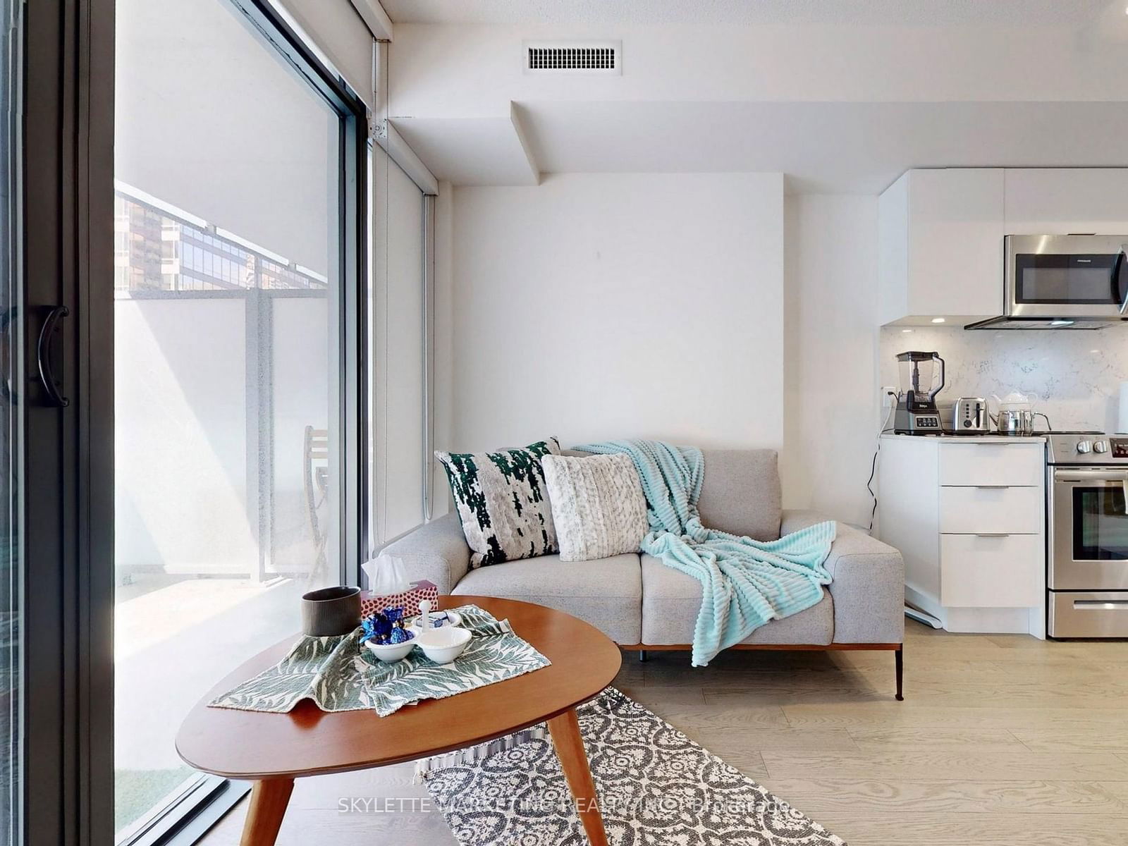 25 Richmond St E, unit 1411 for sale - image #9