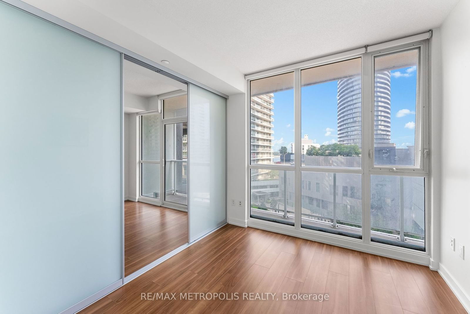 85 Queens Wharf Rd, unit 702 for rent