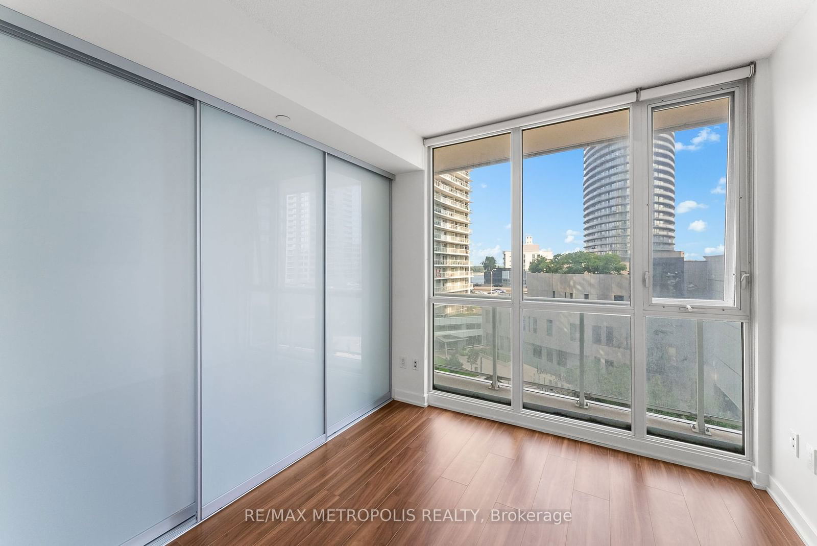 85 Queens Wharf Rd, unit 702 for rent