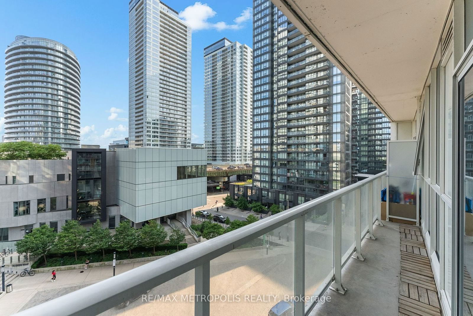 85 Queens Wharf Rd, unit 702 for rent