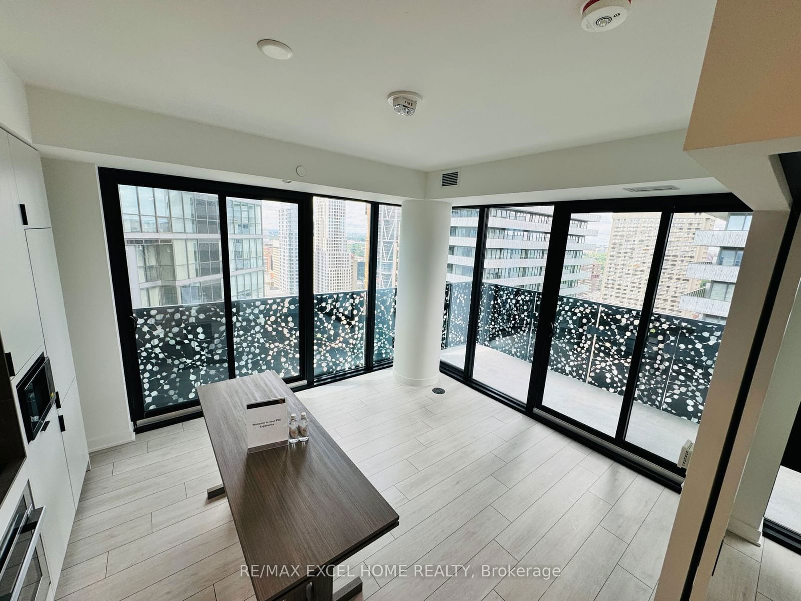 55 Charles St E, unit 3310 for rent - image #3