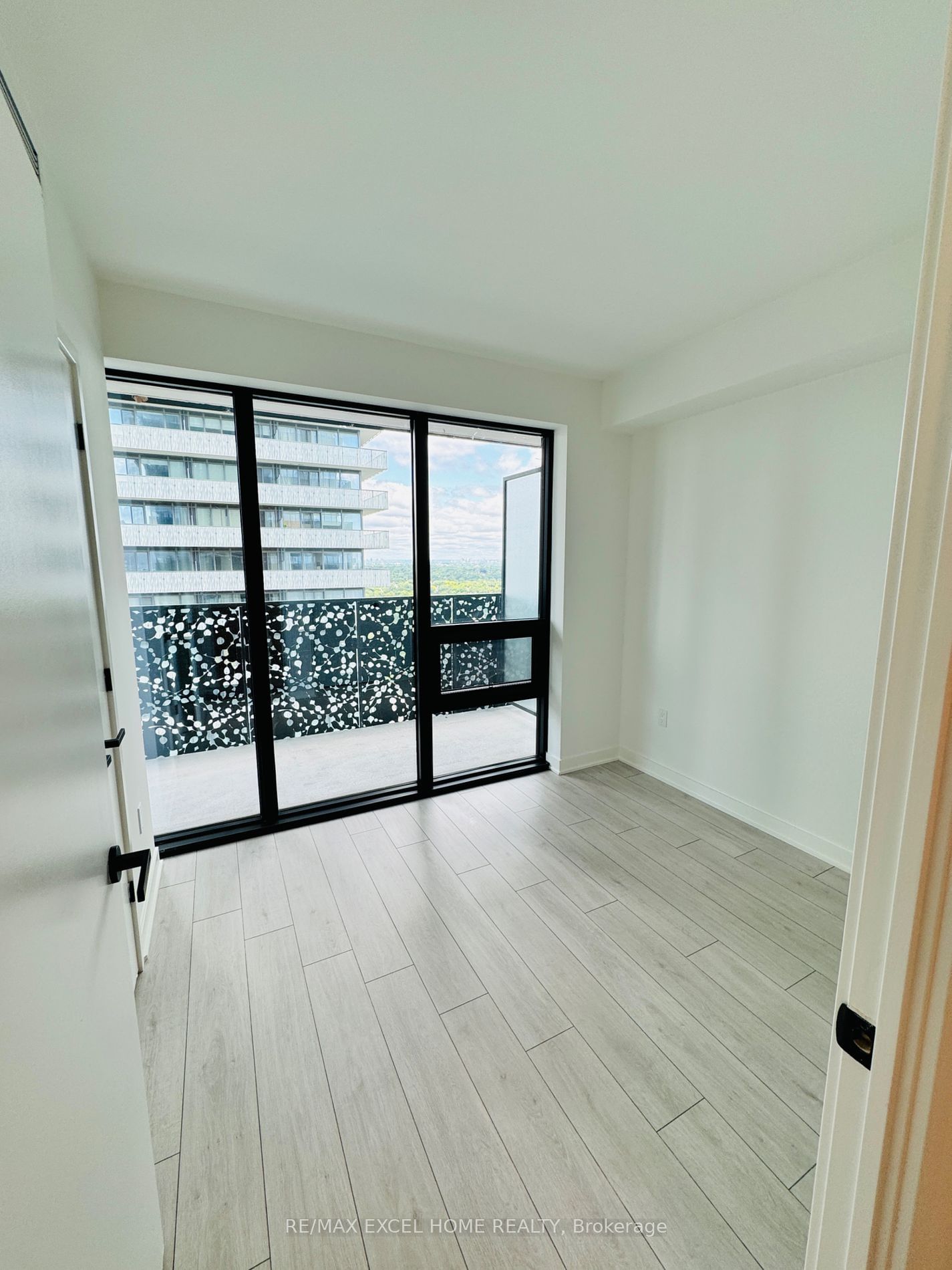 55 Charles St E, unit 3310 for rent