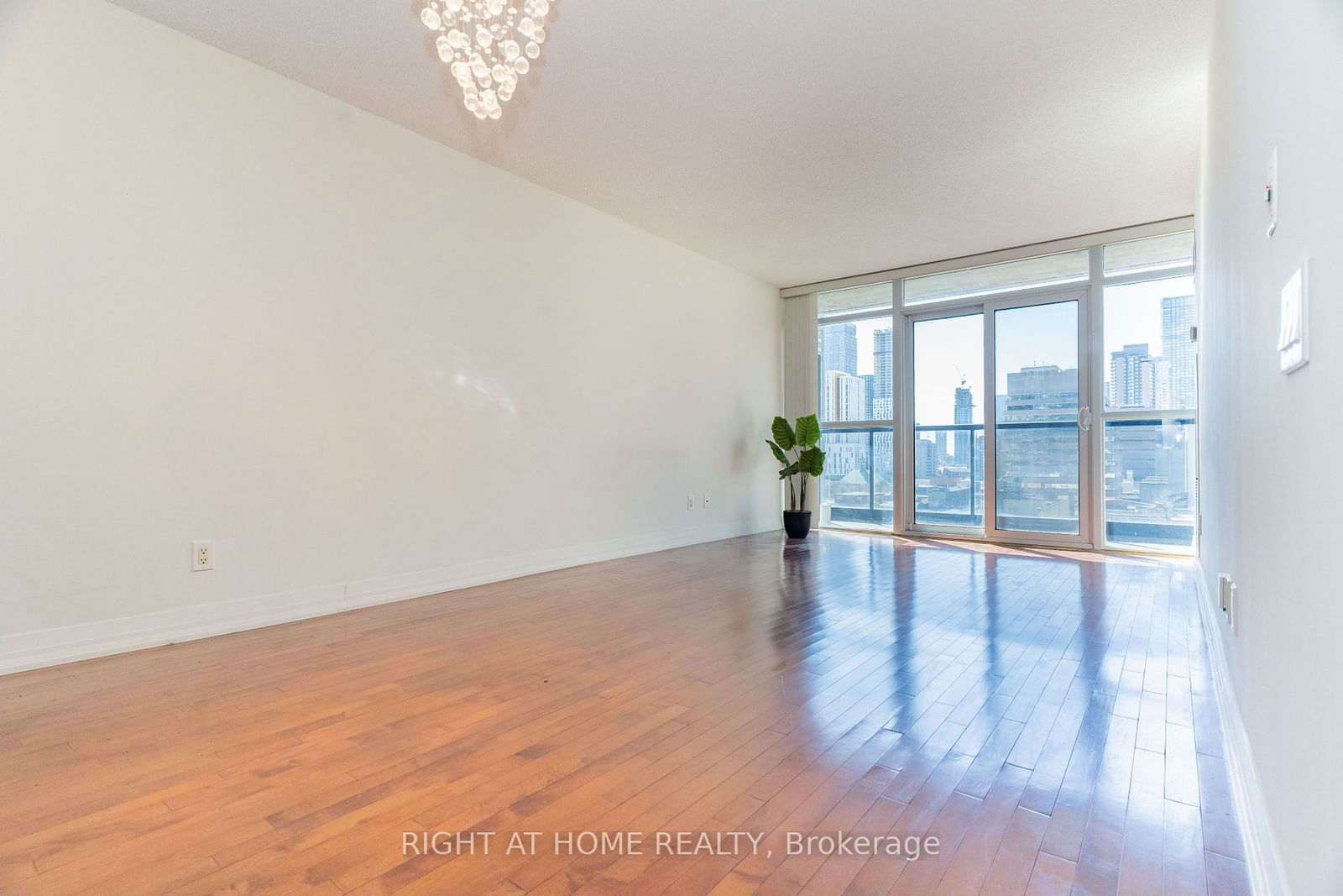 21 Carlton St, unit 1010 for sale - image #10