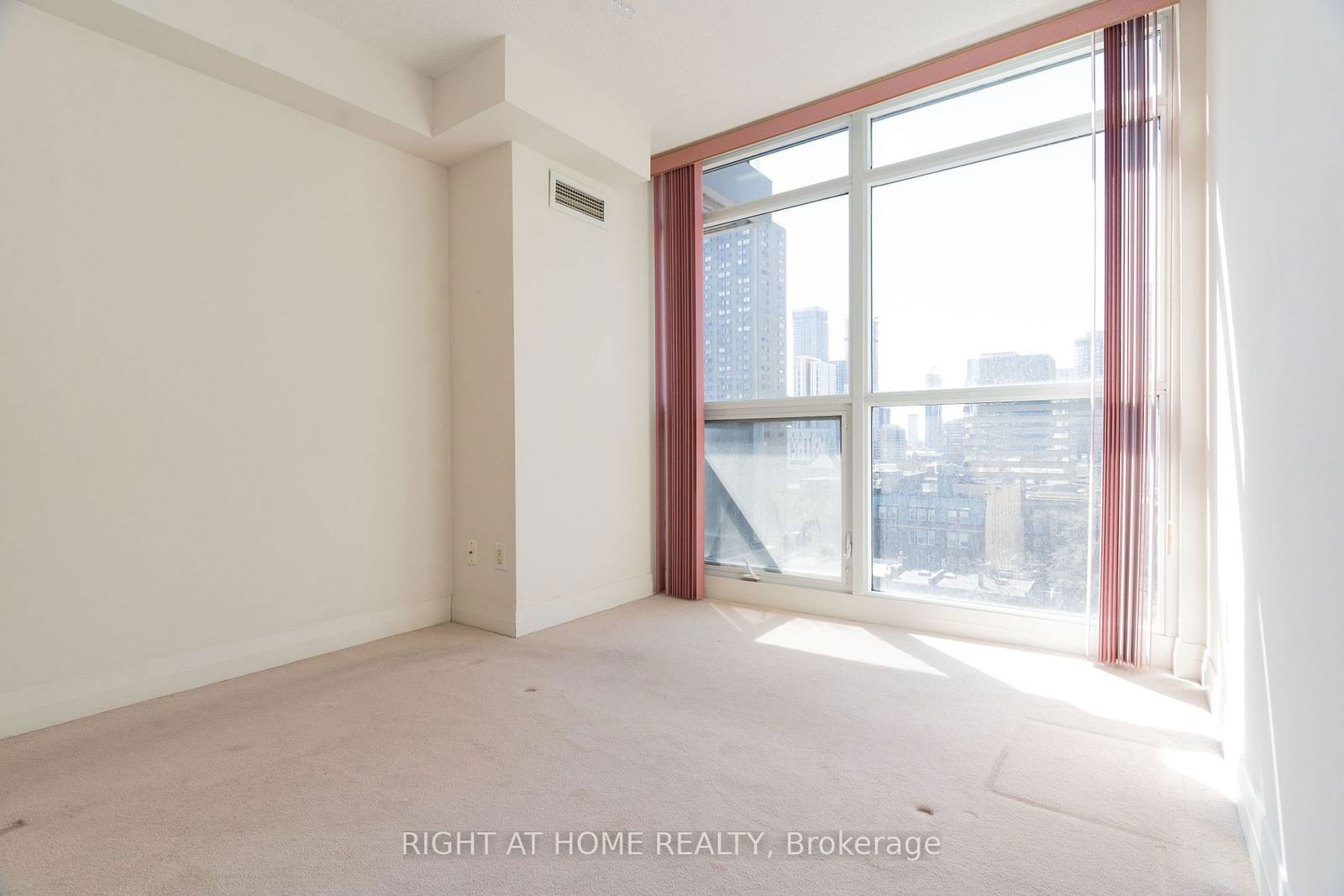 21 Carlton St, unit 1010 for sale