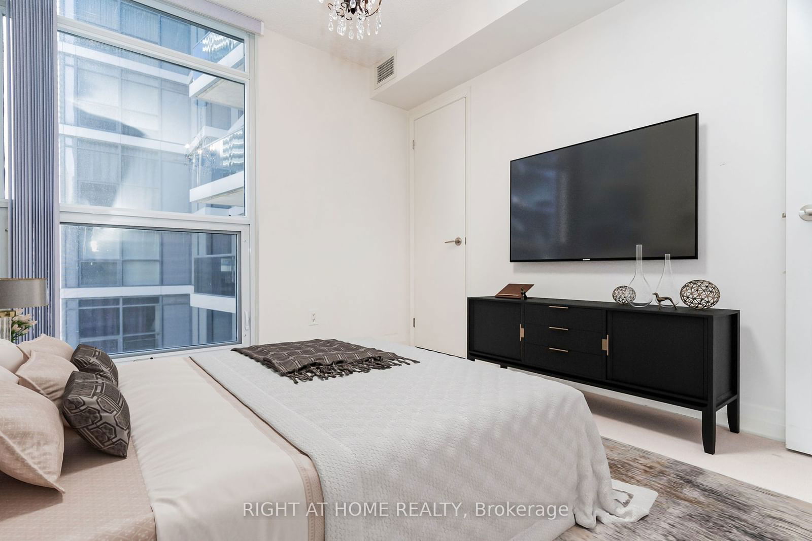 21 Carlton St, unit 1010 for sale